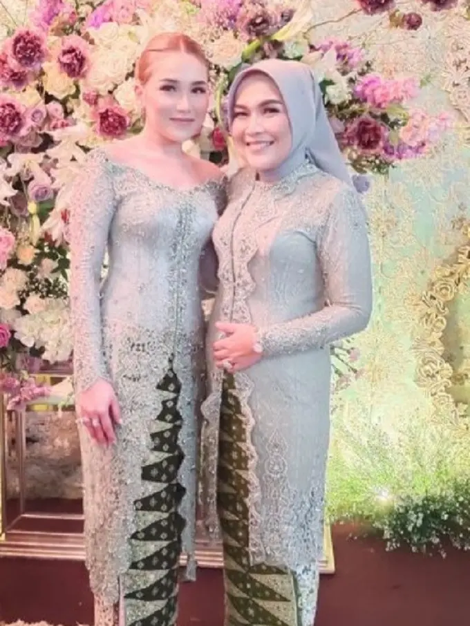 Kedekatan Ayu Ting Ting dengan Umi Kalsum