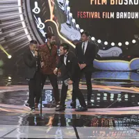 Festival Film Bandung (FFB) kembali dihelat di tahun 2017 ini. Sejumlah nama telah berhasil membuktikan keberhasilannya dalam industri perfilman Indonesia dan keluar sebagai pemenang.  (Deki Prayoga/Bintang.com)