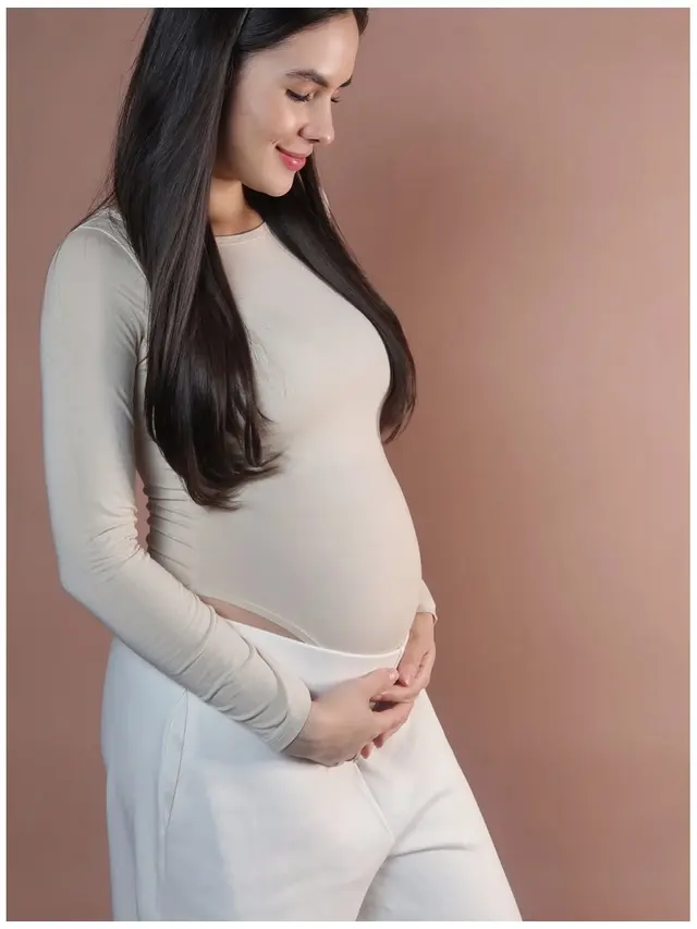 6 Potret Steffi Zamora Umumkan Hamil Anak Nino Fernandez, Unggah Foto Maternity