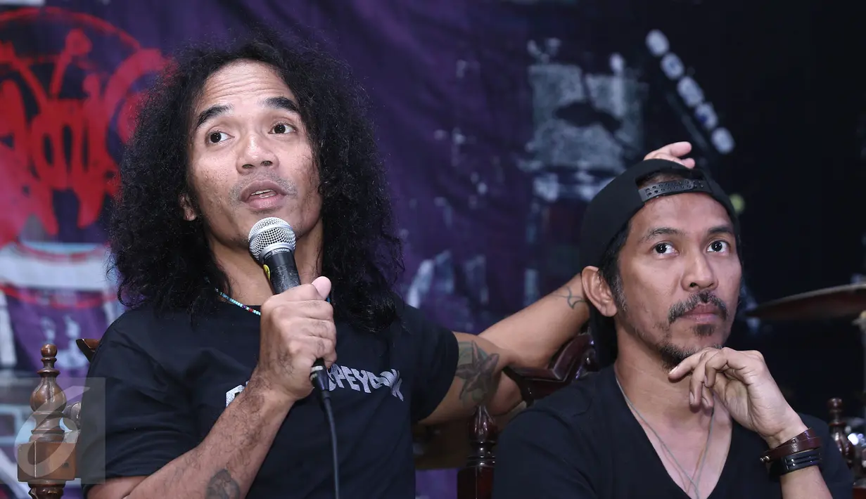 Slank mengekspresikan kebencian yang marak di medsos lewat sebuah gerakan tagar unik dalam jargon judul album mereka #Palalopeyank, Jakarta, Selasa (7/2). (Liputan6.com/Herman Zakharia)