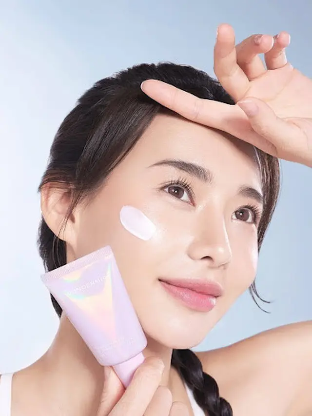 Sunscreen di Dalam Ruangan: Ini Alasan Mengapa Kamu Tetap Wajib Memakainya meski Seharian di Rumah