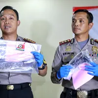 Rilis barang bukti kasus Farah Dibba, adik Fadli dan Fadlan. (Adrian Putra/bintang.com)