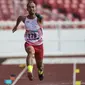 Atlet lompat jauh Indonesia, Settiyo Budi Hartanto, berlari saat tampil pada cabang atletik nomor lompat jauh  T 45/46/47 Asian Para Games di SUGBK, Jakarta, Senin (8/10/2018). (Bola.com/Vitalis Yogi Trisna)