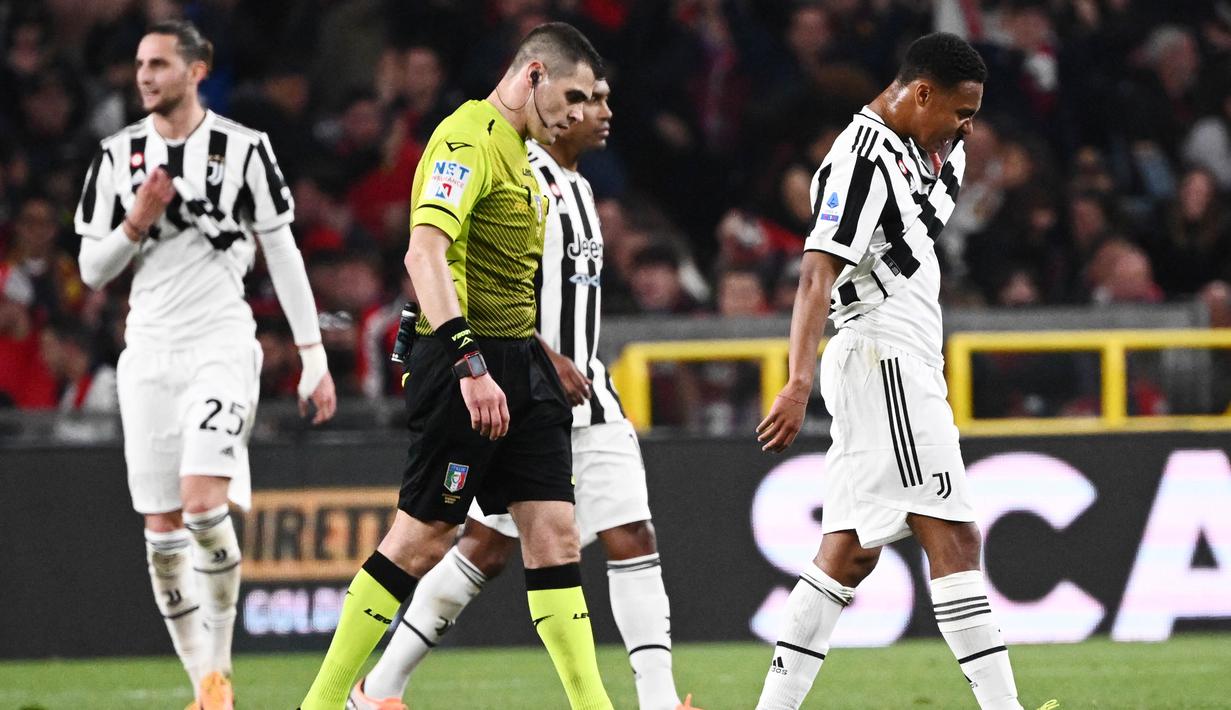 <p>Kekalahan ini membuat Juventus gagal menggeser Napoli di klasemen. Dengan sisa dua laga musim ini, Juve tertahan di peringkat keempat dengan koleksi 69 poin. (AFP/Marco Bertorello)</p>