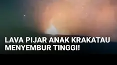 Gunung Anak Krakatau kembali menunjukkan aktivitas vulkanik, Senin (25/04/2022). Lava pijar terpantau menyembur dari puncak hingga ketinggian 150 meter.