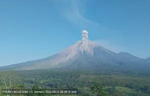 Gunung Semeru Erupsi 1.000 Meter Pagi Ini, Waspada Radius Bahaya