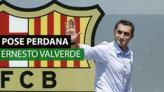 Berita video penampilan dan pose perdana Ernesto Valverde pelatih baru Barcelona di markas Blaugrana, Rabu (31/5/2017). 