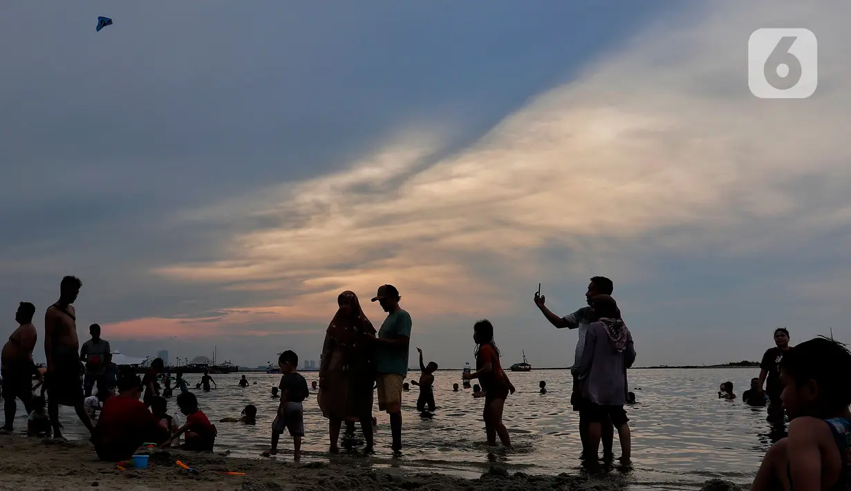 Taman Impian Jaya Ancol, Jakarta Utara, adalah salah satu tempat wisata favorit masyarakat di libur Lebaran 2023. (Liputan6.com/Angga Yuniar)
