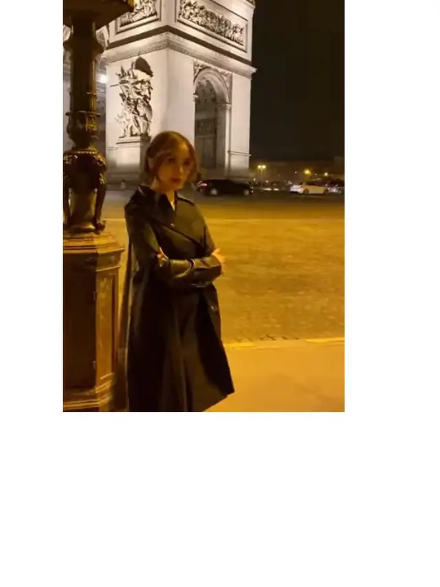 7 Gaya Penampilan Agatha Chelsea saat di Paris, Stylish dan Curi Perhatian