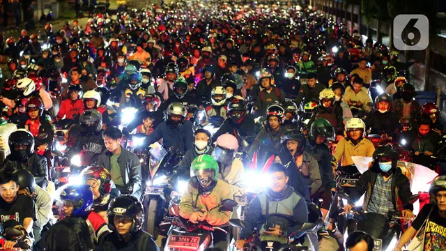 Kepadatan Pemudik Bermotor di Pelabuhan Ciwandan Banten