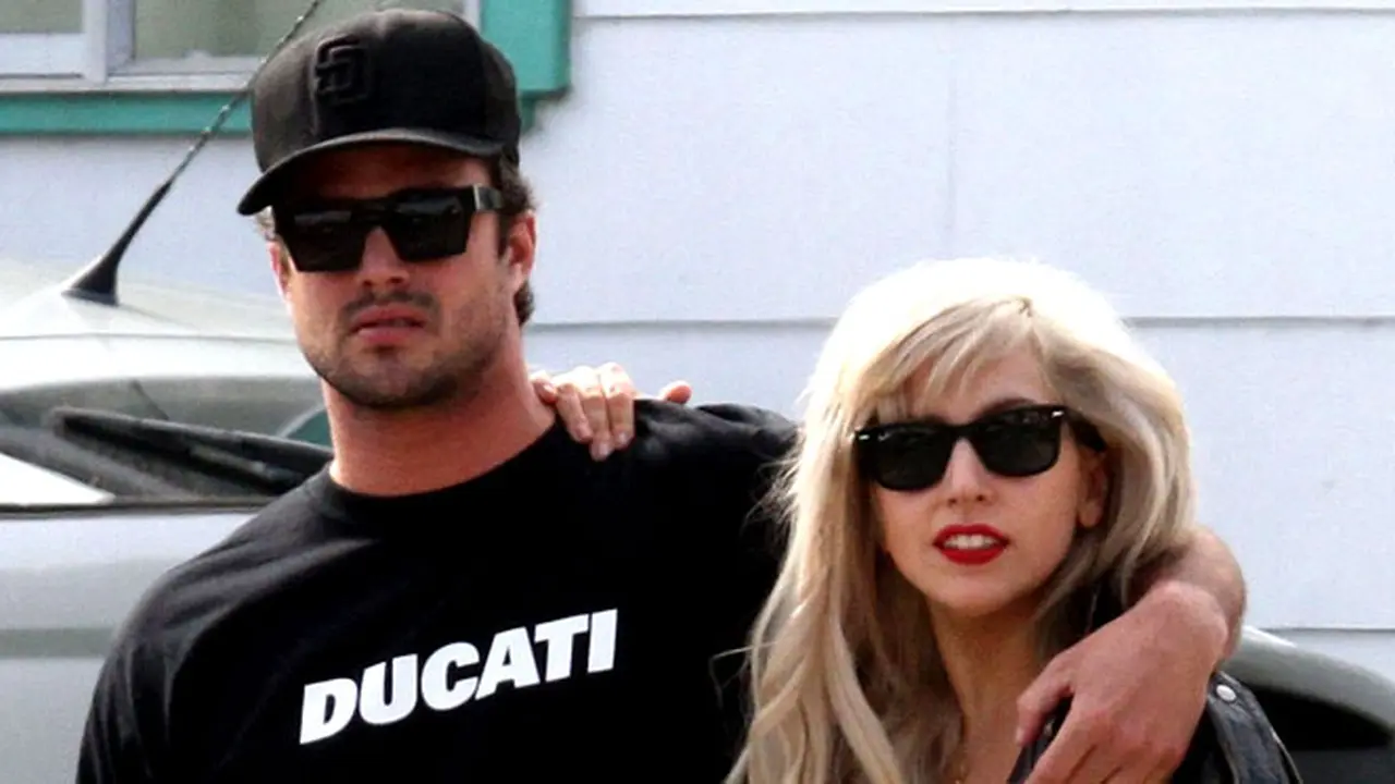 lady-gaga-taylor-kinney-131124b.jpg