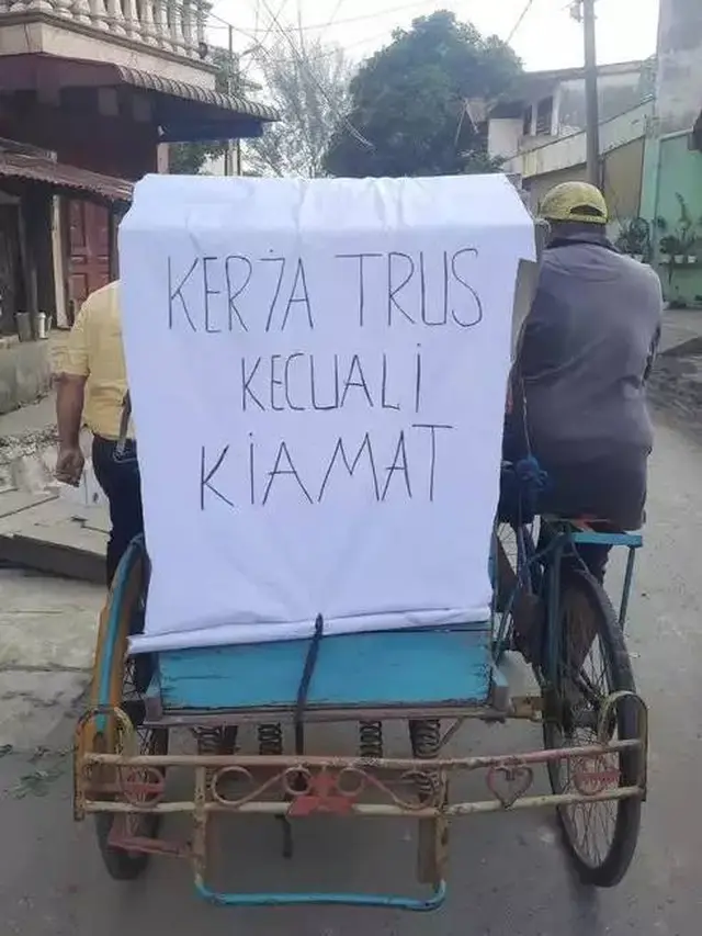 8 Potret Absurd Tulisan di Becak Ini Bikin Orang Geleng Kepala