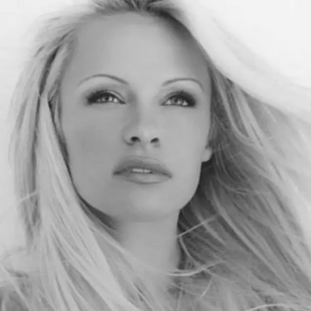 Pamela Anderson (Instagram/ pamelaanderson)