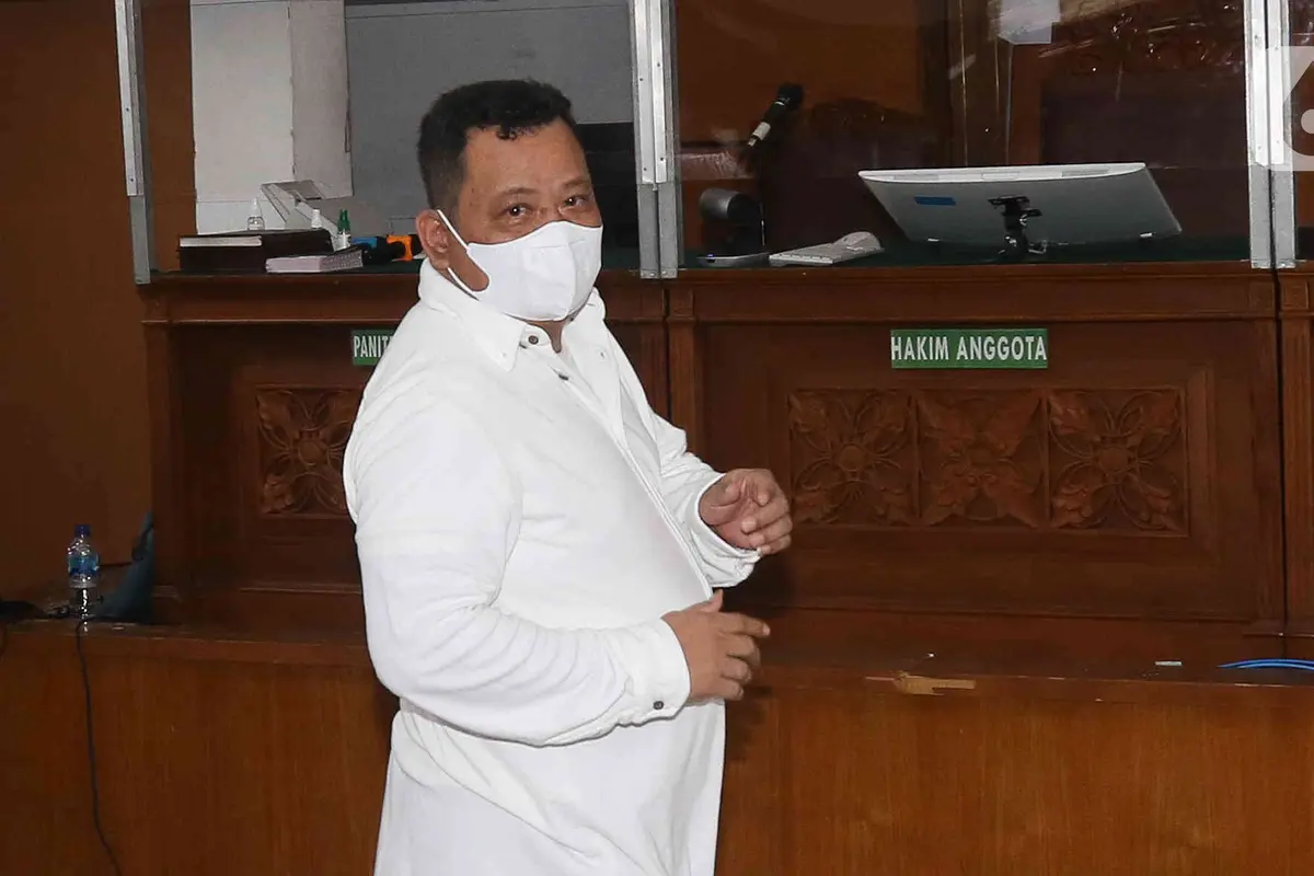 Pose Salam Saranghae ala Kuat Marif Sebelum Jalani Sidang Pembacaan Vonis di Kasus Pembunuhan Brigadir