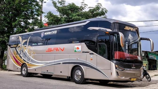 Legacy SR3 Panorama XHD, misalnya, masuk dalam segmen single-glazed Super High Deck (SHD) dengan ruang kargo bawah yang sangat luas.  Perbedaan dengan versi Panorama HD adalah tersedianya ruang penyimpanan di atas roda depan dan belakang.  (Sumber: Instagram/@fadhil_putra)