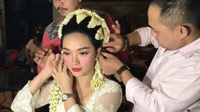 Cantiknya Kebaya Pengantin Zaskia Gotik News Entertainment Fimela Com