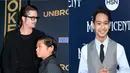 Masalah perceraian Angelina Jolie dan Brad Pitt memang belum usai. Keduanya tengah merebutkan hak asuh keenam anaknya, kecuali Maddox dan Pax lantaran bukan anak kandung mereka. (AFP/Bintang.com)