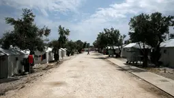 Suasana kamp pengungsi di Pulau Lesbos, Yunani, 14 Juni 2016.  Di sini, sekelompok mahasiswa merancang stasiun pengisian baterai ponsel bertenaga surga. (REUTERS/Alkis Konstantinidis)