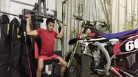 Pebalap Yamaha Indonesia, Wahyu Aji Trilaksana, berlatih fisik sembari berpuasa Ramadan. (Yamaha Racing Indonesia) 
