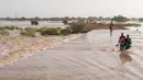 Banjir disebabkan luapan sungai Senegal akibat guyuran hujan lebat. (GUY PETERSON/AFP)