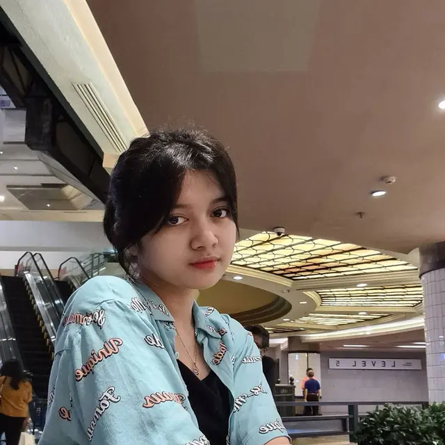 6 Potret Terbaru Afiqah Usai 1 Tahun Lulus dari JKT48, Tetap Aktif Berkarya