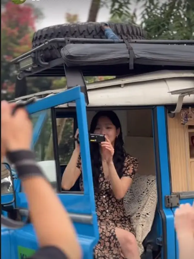 6 Potret Kim Go Eun Jalani Syuting di Bandung, Jadi Sorotan
