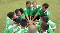 Kurniawan Dwi Yulianto dan Zaenal Abidin asah kemampuan 9 pemain berbakat di Sentul Bogor (istimewa/Liputan6.com)