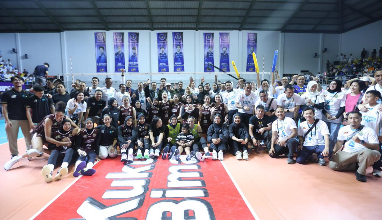 Tim voli putri Jakarta Electric PLN Mobile merayakan kemenangan atas Jakarta Livin’ Mandiri di GOR Candradimuks Padepokan Jenderal Polisi Kunarto, Sentul, Bogor, Minggu (1/3/2026). (Dok. PBVSI)