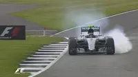 Pebalap Mercedes, Nico Rosberg, berada di posisi kedua saat latihan bebas pertama F1 GP Inggris di Sirkuit Silverstone, Inggris, Jumat (8/7/2016). (Bola.com/Twitter/F1)
