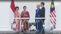 Kompak Berbaju Kurung, Ini Gaya Iriana Jokowi dan Istri PM Malaysia