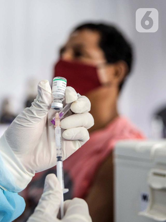 FOTO: Pekerja Swasta Ikuti Program Vaksinasi Gotong Royong