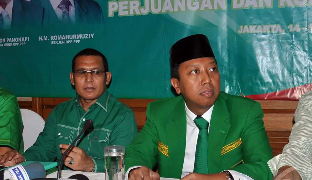 Menurutnya, isu yang saat ini berkembang terjadi akibat adanya ketidakterimaan Suryadharma Ali yang diberhentikan oleh PPP sebagai Ketua Umum beberapa waktu lalu, Jakarta, Minggu (14/9/2014) (Liputan6.com/Miftahul Hayat) 