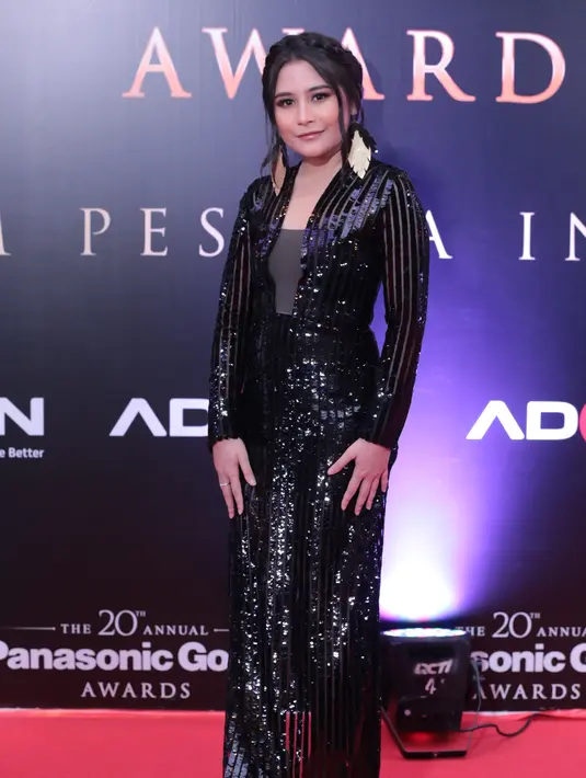 Dewi Persik, Irish Bella, Natasha Wilona, dan Ranty Maria merupakan nama yang berhasil disingkirkan Prilly. Sedangkan untuk kategori Aktor Terfavorit dimenanglan oleh Agus Kuncoro. (Adrian Putra/Bintang.com)