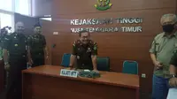 Foto: Kepala Kejaksaan Tinggi NTT, Dr. Yulianto usai menggelar konferensi pers (Liputan6.com/Ola Keda)