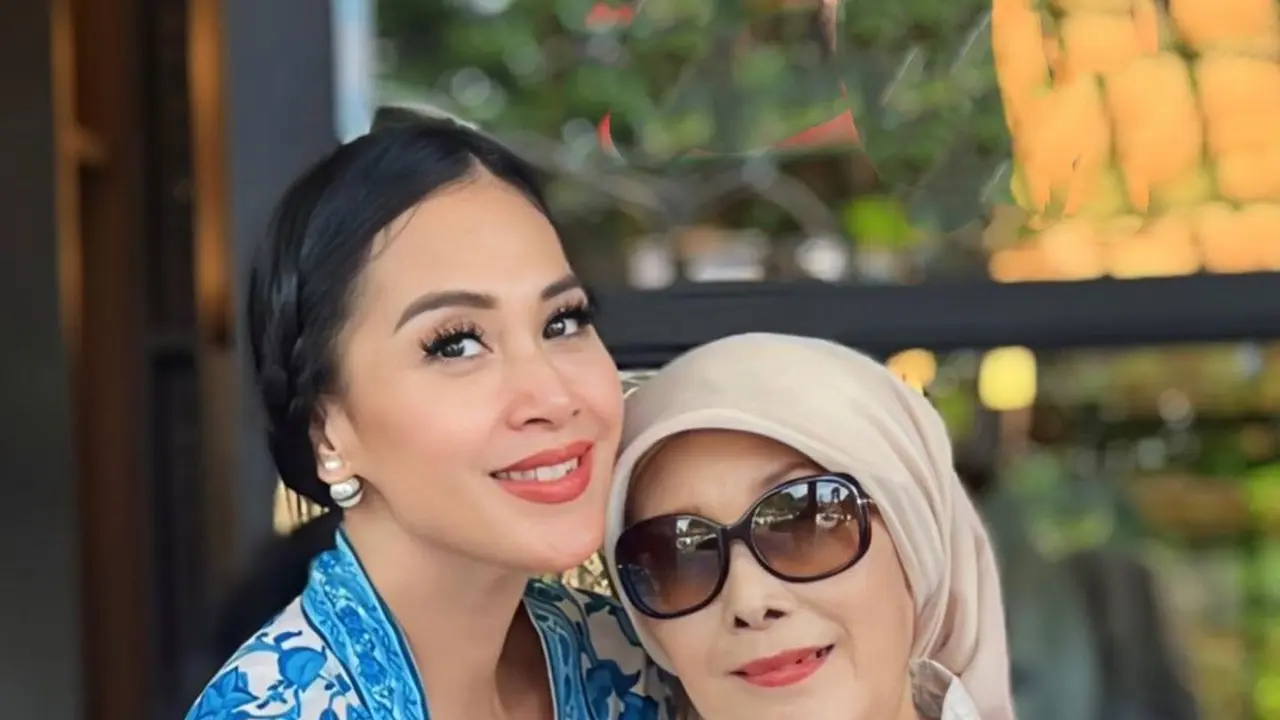 Potret Diah Permatasari bersama ibunya (Sumber: Instagram/@dps_diahpermatasari)