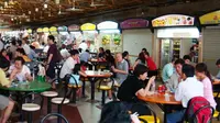 Setidaknya ada 100 kedai makanan khas Singapura yang bisa dipilih di sini (sumber: commons.wikimedia)