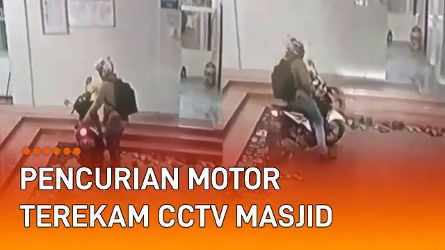 Aksi pencurian motor di parkiran masjid terekam kamera CCTV. Kejadian itu terjadi di parkiran Masjid Nasrun Minallah, Kalibata Utara 1, Jakarta Selatan.