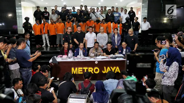 Polisi Tunjukkan Tersangka dan Barang Bukti Kerusuhan Aksi 22 Mei