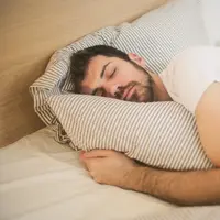 Ilustrasi tidur malam. (c) Andrea Piacquadio/Pexels.com