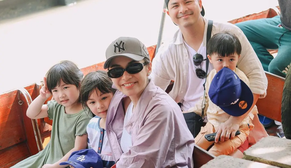 Selama di Thailand, Chelsea Olivia tampil dengan OOTD yang kekinian. [Foto: IG/chelseaoliviaa].