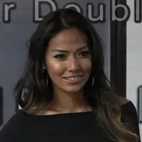 Shanty tidak terlalu fokus bernyanyi semenjak tinggal di Hongkong bersama keluarganya. Sang suami, Sebastian Paredes senang melihat Shanty bernyanyi dan menari. Maka dari itu, dukungan dari sang suami, membuat Shanty semangat kembali ke dunia tarik s...