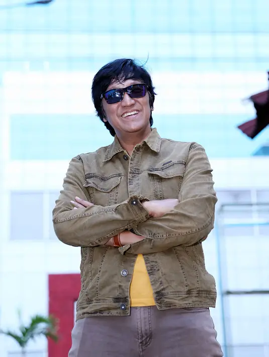 Begitu juga dengan Ikang Fawzi kepada putri-putrinya yang mulai beranjak dewasa. Sebagai orangtua, ia tidak mau mengekang kedua buah hatinya. (Nurwahyunan/Bintang.com)