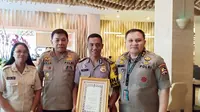 Brigade Polisi Kresna Ola mendapat penghargaan karena jasanya memberangus buta aksara di wilayah perbatasan RI-Timor Leste. (Liputan6.com/Ola Keda)