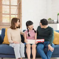 Berikan nasihat dalam bentuk cerita. (Foto/Dok: freepik.com/our-team)