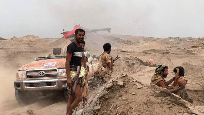 Milisi pro-pemerintah Yaman yang didukung Koalisi Arab Saudi dalam sebuah operasi untuk memasuki Kota Hodeidah (AFP PHOTO)
