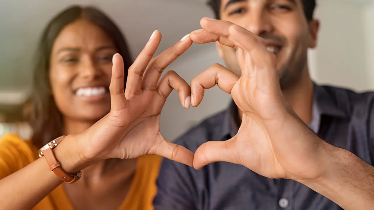 pasangan tangan love