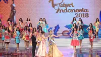 Miss universe bersama para finalis putri indonesia 2017. (Adrian Putra/Bintang.com)
