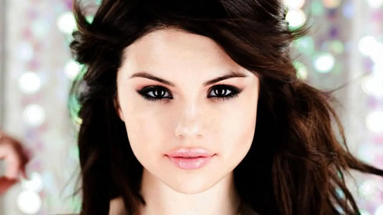 selena-gomez-131024b.jpg