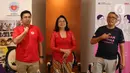 Pendiri Yayasan Cahaya Cinta Kasih, Bunda Arsaningsih (tengah) usai memberi keterangan terkait Solusi Holistik untuk Kesehatan Mental dan Spiritual Indonesia di Jakarta Convention Center (JCC), Sabtu (14/12/2024). (Liputan6.com/Helmi Fithriansyah)