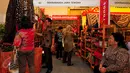 Dewan Kerajinan Nasional (Dekranas) menggelar pameran produk-produk kerajinan dari berbagai daerah nusantara di gedung SMESCO, Jakarta, Jumat (5/6/2015). Pameran ini diikuti 116 peserta dari 33 provinsi di Tanah Air. (Liputan6.com/Yoppy Renato)